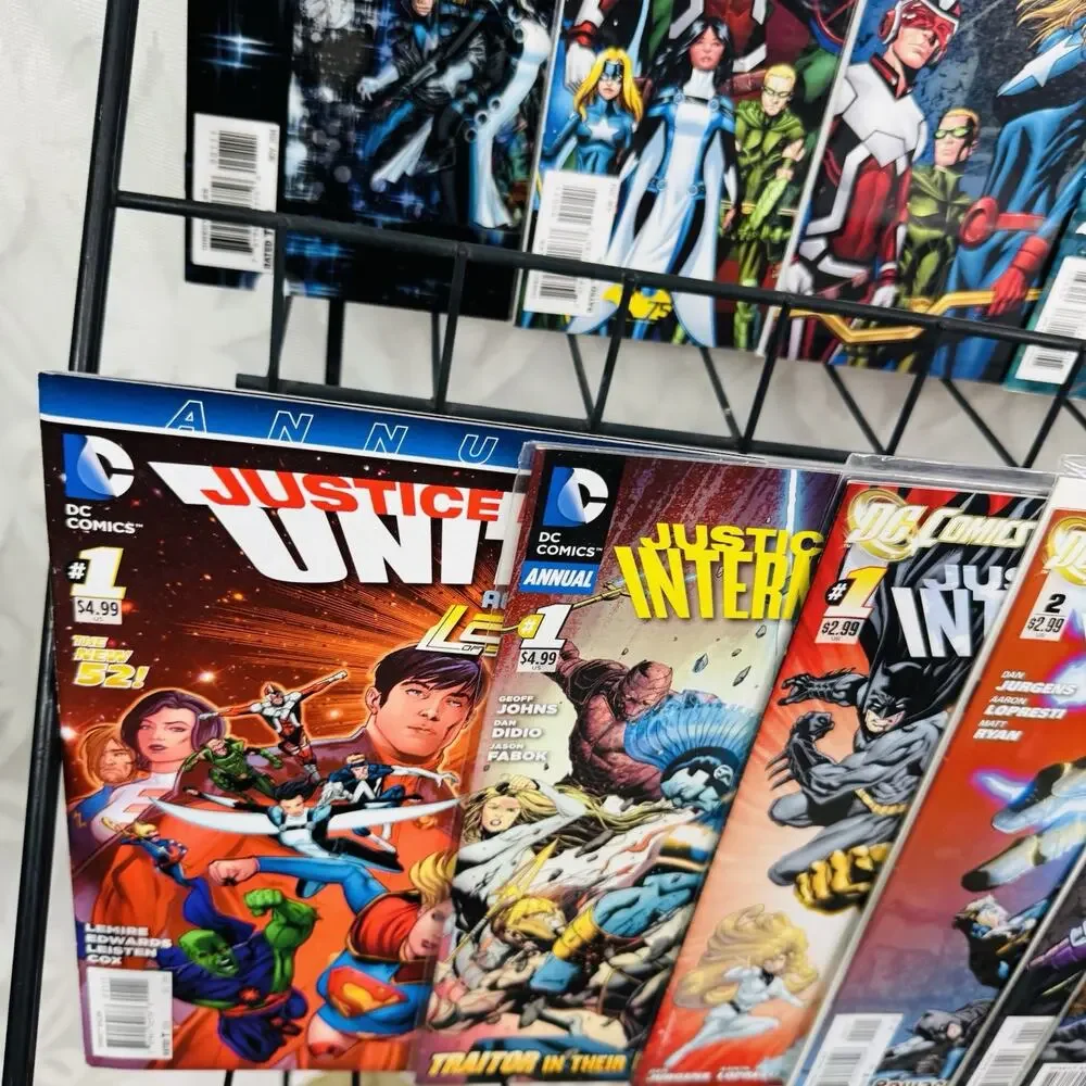 Justice League International 1-2 4-12 Annual 1 JL United 0-1 3 5‎ 6 9 Futurs End